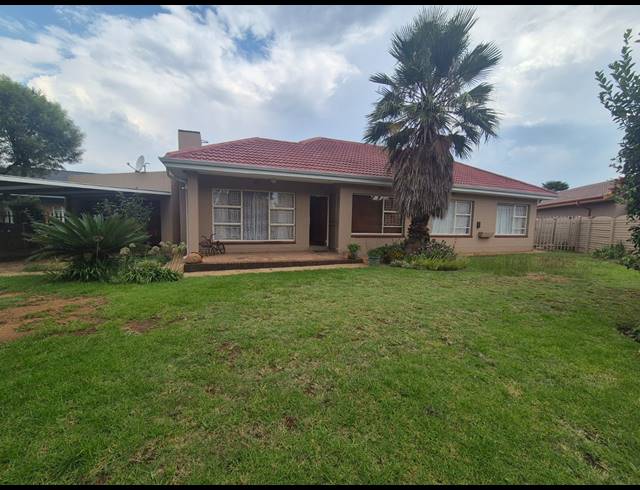 3 BEDROOM HOUSE FOR SALE IN SONLAND PARK